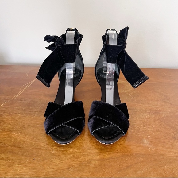 Chloe • Chris Bow Sandals heels black velvet ankle tie patent leather open toe - Picture 3 of 10